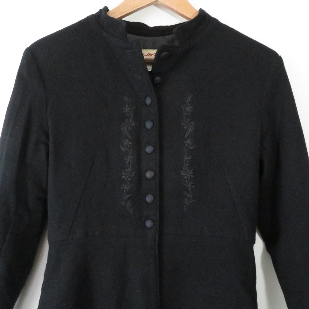 Wah Maker Western Coat - Picture 2 of 8